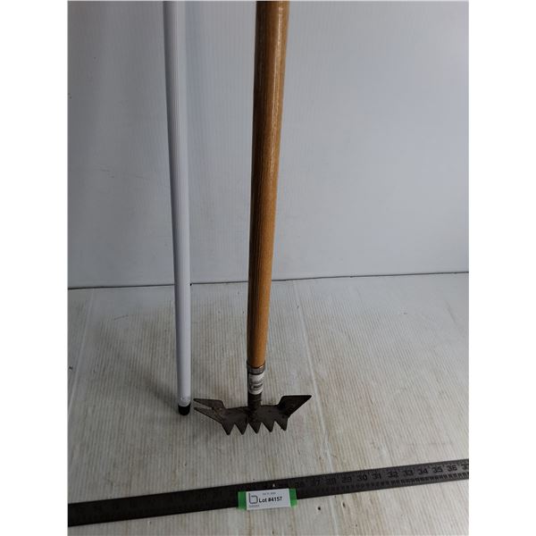 ** Garant 3 in 1 54  Weeder, Plastic 45  Broom Handle - Pickup Only