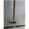 Image 1 : ** Garant 3 in 1 54" Weeder, Plastic 45" Broom Handle - Pickup Only