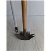 Image 2 : ** Garant 3 in 1 54" Weeder, Plastic 45" Broom Handle - Pickup Only