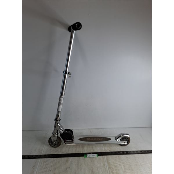 * Razor Scooter - 32  High x 23  Length - Adjustable Height, Pickup Only