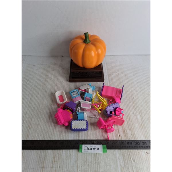 Largest Pumpkin Trophy, Toy Furniture