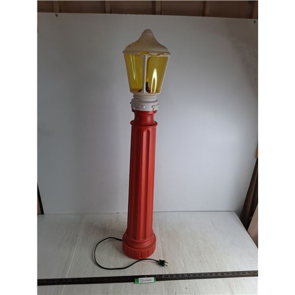 Outdoor Electrical 39  Festive Streetlight Decor - May Need New Bulb - Cannot Ship