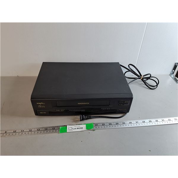 Magnavox VHS Player- Powers On