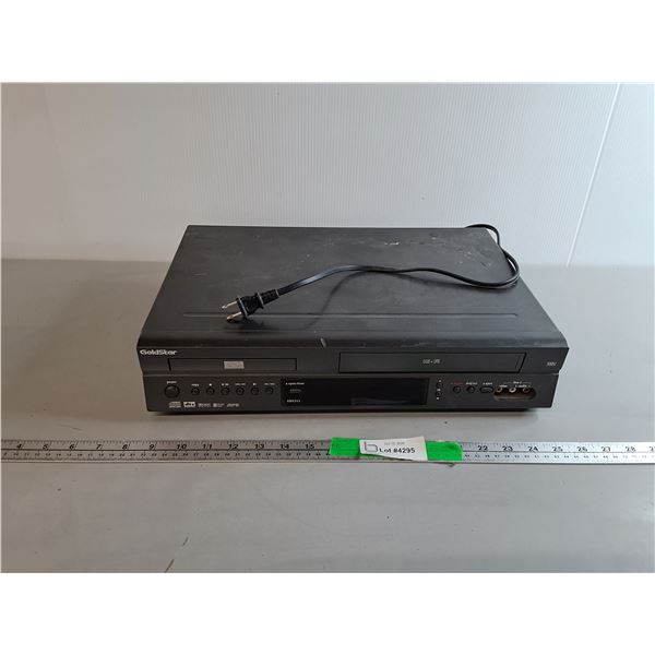 GoldStar VHS/DVD Player- Powers On, Can't Ship