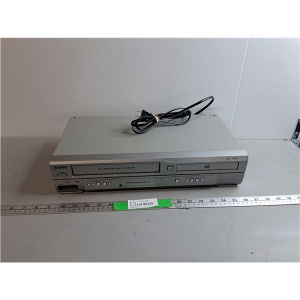 Sanyo VHS/DVD Player- Powers On
