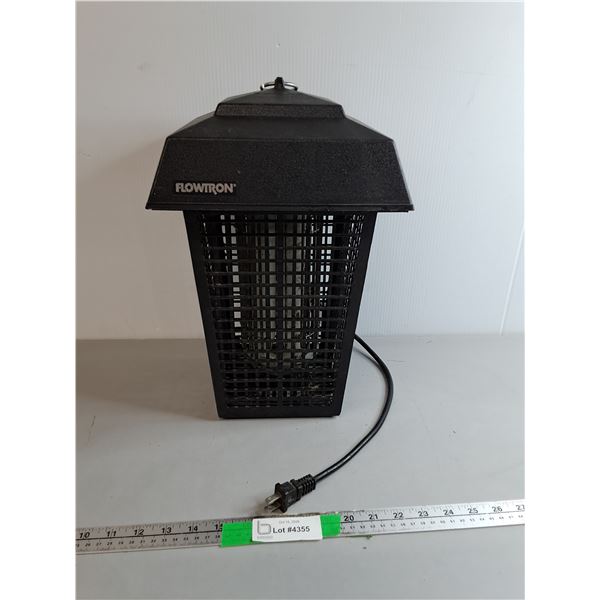 Flowtron Electric Bug Zapper- Powers On, Pickup Pref'd