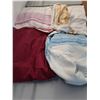 Image 2 : Assorted Blankets/Bedsheets, Pillowcases, Tablecloth, Bed Skirt