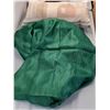 Image 3 : Assorted Blankets/Bedsheets, Pillowcases, Tablecloth, Bed Skirt