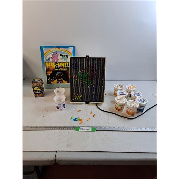 Lite-Brite Art Lamp, Picture Refills, Pegs of Various Colors - Powers On - As Is