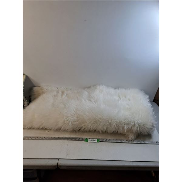 Silhouette Home Faux Fur Rug 5x7' - As Is