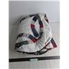 Image 1 : 66" x 84" Quilted Blanket