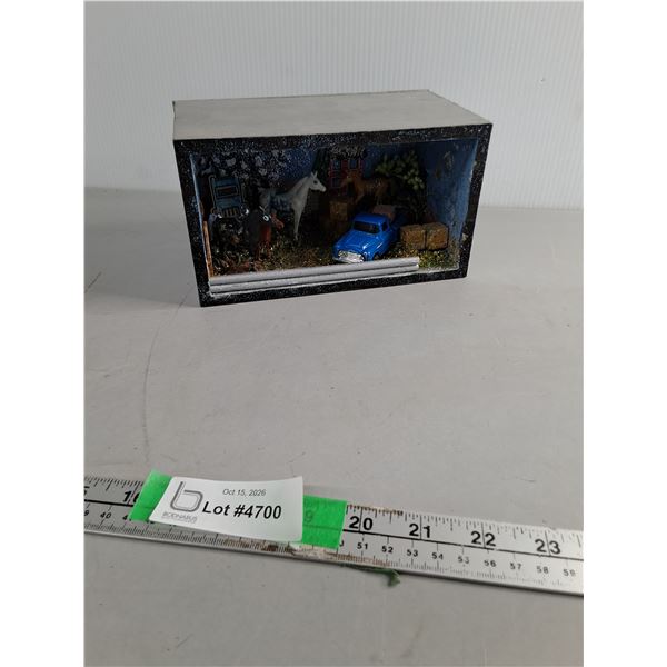 Horse Farm Scene Box 8"x4 1/4"x4.5"
