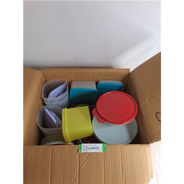 Assorted Plastic Containers