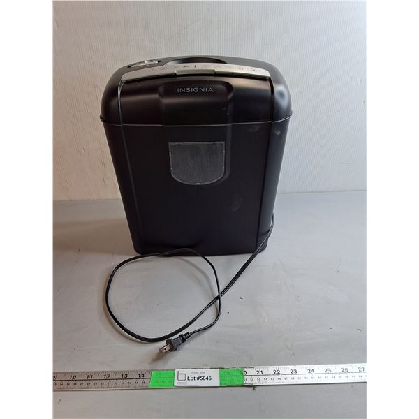 Insignia Paper & Card Shredder- Powers On, Pickup Only