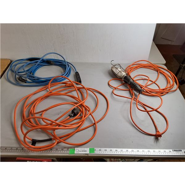 (2) Extension Cords & Trouble Light- Powers On