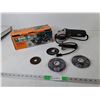 Image 1 : Black & Decker 4 1/2" Small Angle Grinder- Powers On