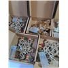 Image 3 : Assorted Battery Powered Christmas Tree Toppers - 6"