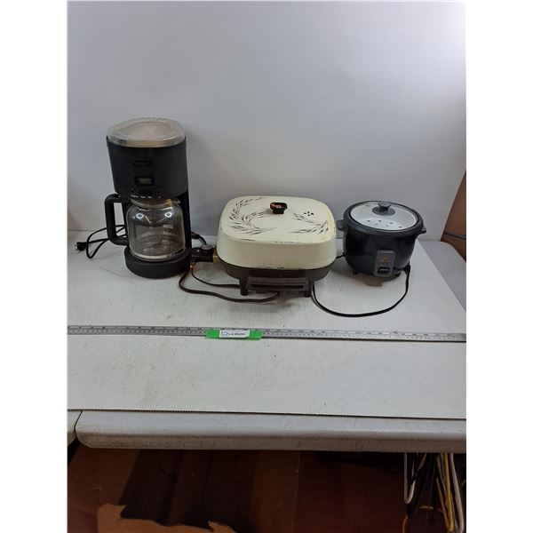Bodum Coffee Machine - Electric Frying Pan - Steamer - All Power On