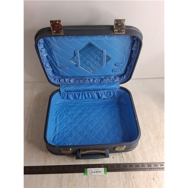 Vintage Holiday Suitcase - 16x12x6 , Pickup Preferred