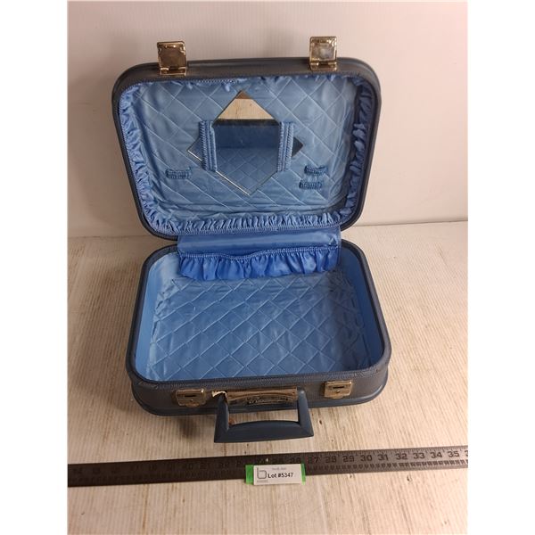 Vintage Holiday Suitcase - 16x12x6 , Pickup Preferred