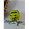 Image 2 : Softball and Big Daddy Softball/Baseball Catching Glove