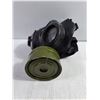 Image 4 : Vintage Canadian Forces C3(M69) Military Surplus Gas Mask