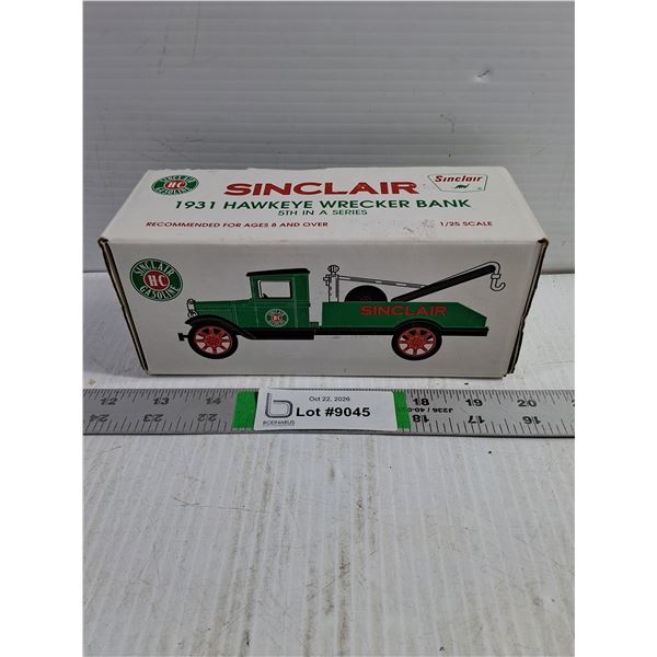 1:25 1931 Hawkeye Wrecker Bank with Sinclair Gas Advertising