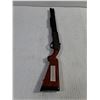 Image 3 : (3) Novelty Gun-Shaped Lighters Resembling Classic Long Guns-none light, need butane