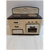 Image 2 : (2) Vintage Tin Litho Toy Stove and Hot Plate