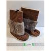 Image 1 : Pair of Mukluks 10" Sole Size