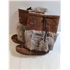 Image 5 : Pair of Mukluks 10" Sole Size