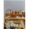 Image 3 : Vintage 1950's Louis Marx&Co. "Roy Rogers Rodeo Ranch" Boxed Playset