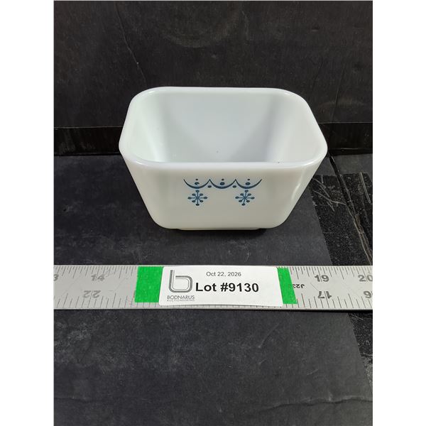 Vintage Pyrex  Snowflake Garland  1/2 Cup Fridge Dish-Model 501-B
