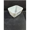 Image 4 : Vintage Pyrex "Snowflake Garland" 1/2 Cup Fridge Dish-Model 501-B