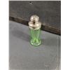 Image 3 : Depression/Uranium Glass Florentine No.2 Shaker