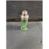 Image 4 : Depression/Uranium Glass Florentine No.2 Shaker
