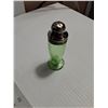 Image 5 : Depression/Uranium Glass Florentine No.2 Shaker