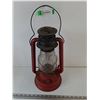 Image 2 : Dietz Red Kerosene Lamp