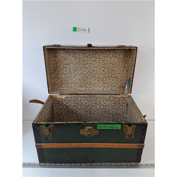 Green Wooden Steamer Trunk Chest 20 1/4  x 11 1/4  x 21 1/2  As-Is, Pickup Preferred
