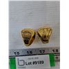 Image 3 : (2) Gold-Toned Replica NHL Hockey Championship Rings, Sizes 11 and 10 Maple Leaves