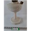 Image 2 : Aladdin Lincoln Drape Kerosene Oil Lamp Model B Nu-Type White