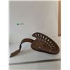 Image 4 : Cast-Iron Tractor Seat with Mounting Bracket