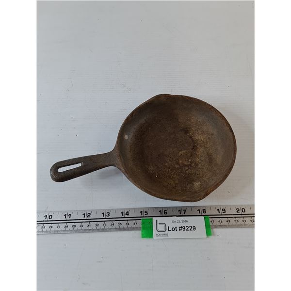 Lovenware 6 1/2  Cast Iron Skillet As-Is