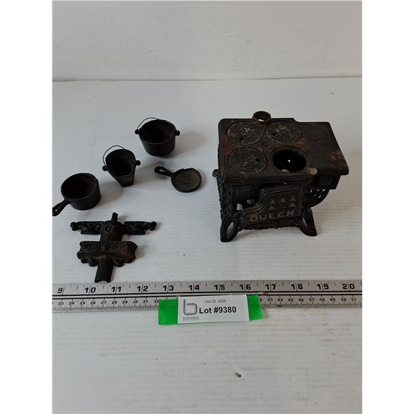 Miniature Queen Cast-Iron Toy Stove, Matching Cookware Accessories