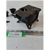Image 3 : Miniature Queen Cast-Iron Toy Stove, Matching Cookware Accessories