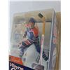Image 2 : McFarlane Sportspicks Oilers HL Legends Wayne Gretzky Statue NIB Sealed Crack On Package Top