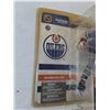 Image 3 : McFarlane Sportspicks Oilers HL Legends Wayne Gretzky Statue NIB Sealed Crack On Package Top