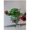 Image 2 : Green M&M Statue of Liberty and Red M&M Gumball Machine Dispensers