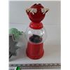 Image 8 : Green M&M Statue of Liberty and Red M&M Gumball Machine Dispensers