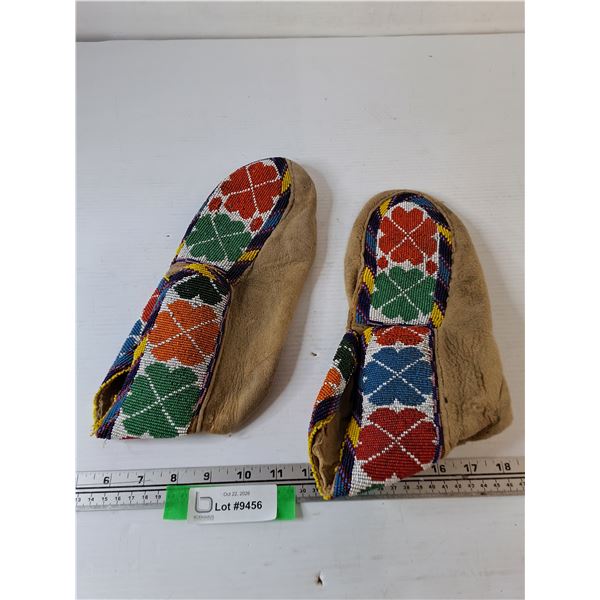 Pair of Moccasin Slippers ~Size 8 Women's As-Is